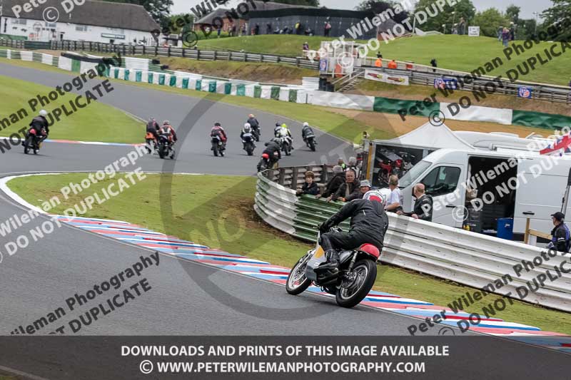 Vintage motorcycle club;eventdigitalimages;mallory park;mallory park trackday photographs;no limits trackdays;peter wileman photography;trackday digital images;trackday photos;vmcc festival 1000 bikes photographs